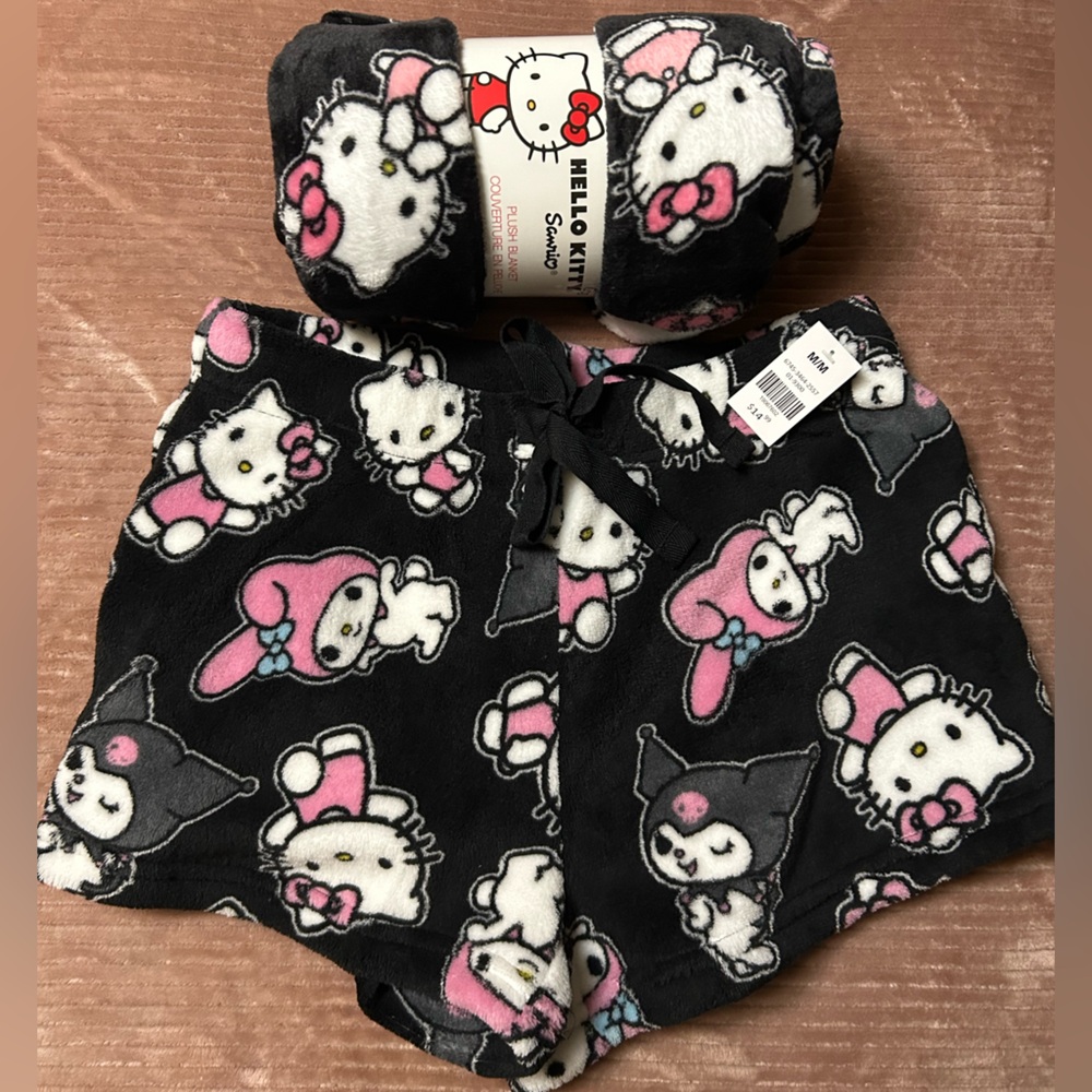 NWT- Ladies Hello Kitty Plush Blanket & Short set